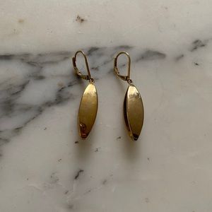 Bundle 5/$15 🛍 80s/90s gold toned dangly earring